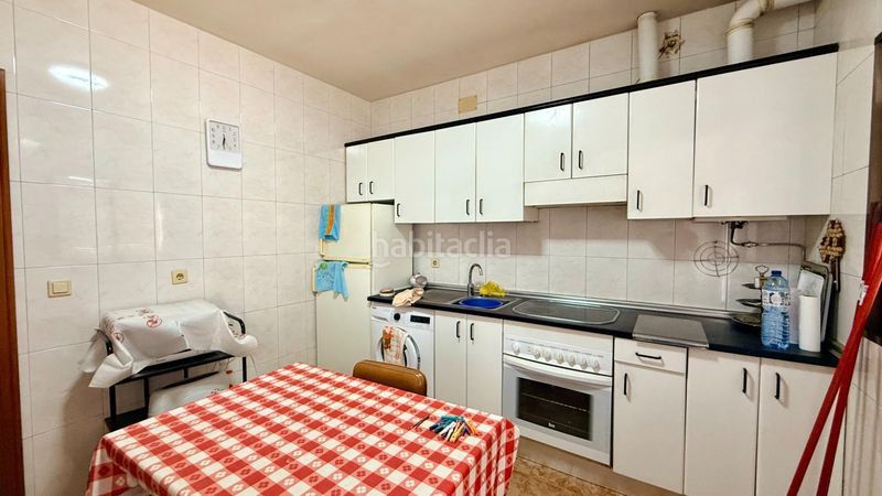 Foto c37942fb-765c-48b7-badf-28ea1ea88a36. Casa amb aparcament a Olombrada