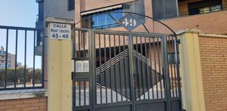 Parking coche en Calle de miguel labordeta 49. Venta garaje
