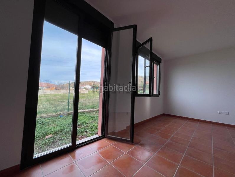 Foto 27b9f416-f3de-4859-bb59-c998bf561863. Doppelhaus mit heizung parking in Otero de Herreros