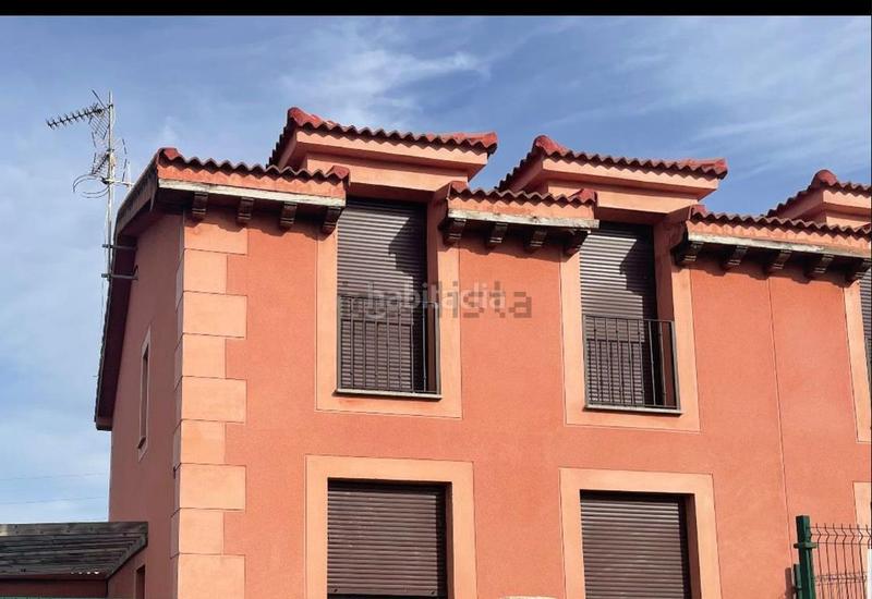 Foto bee84981-5fdb-4e7c-9a21-a62bfc52e03e. Doppelhaus mit heizung parking in Otero de Herreros