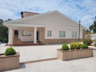 Chalet en Calle castejn 4. Exclusiva vivienda en otero de herreros