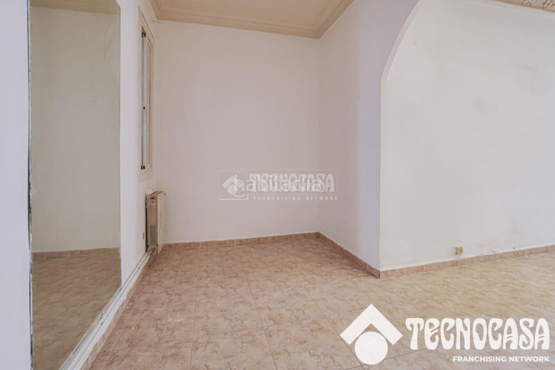 Foto 36e492d6-4faa-44b6-bd91-618857525a8a. Pis a Sant Antoni Barcelona
