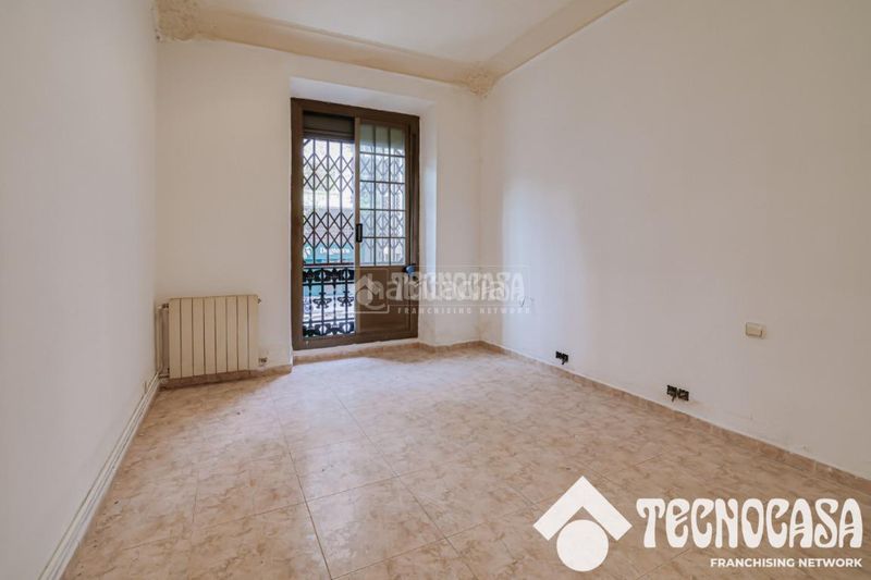 Foto ae0c3d44-7f47-4151-8ddc-c6c0d2146d2e. Pis a Sant Antoni Barcelona