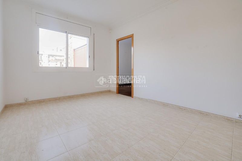 Foto 1bb52ee1-f032-4094-a820-352407993900. Pis a Sant Antoni Barcelona