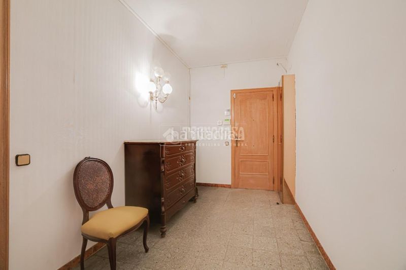 Foto a22cde35-a6f3-4c7f-9415-c7e478e88bb1. Pis amb calefacció a Sant Antoni Barcelona