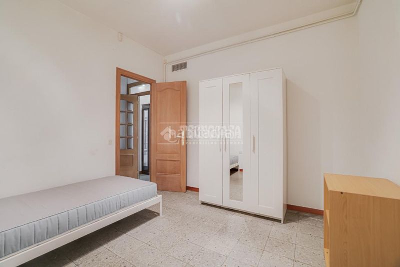 Foto e5a13197-3a27-4a01-bd47-7cd45f68938e. Pis amb calefacció a Sant Antoni Barcelona
