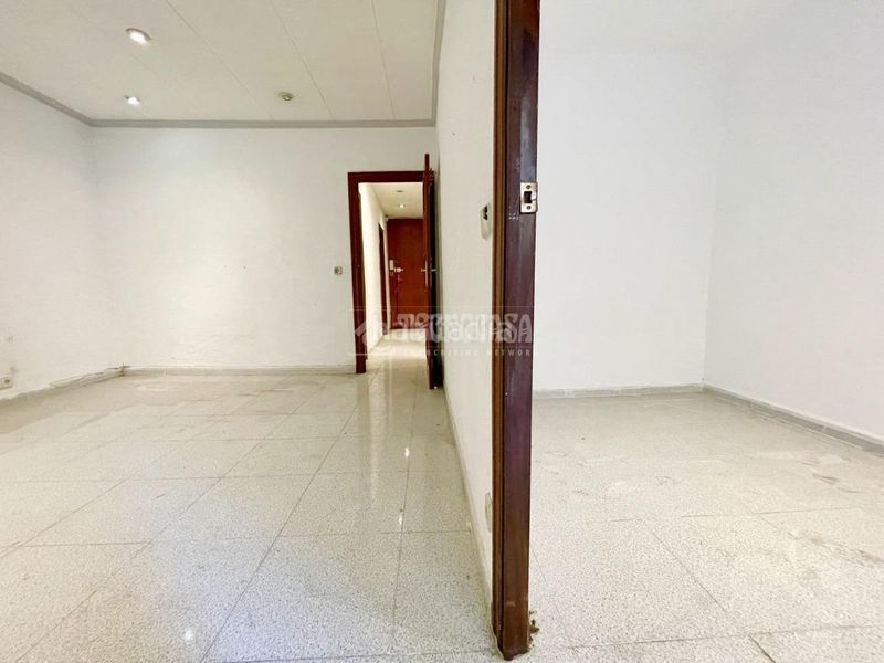 Foto 9650d6d8-8485-44b2-af77-01c6c41bd51b. Pis a Sant Antoni Barcelona