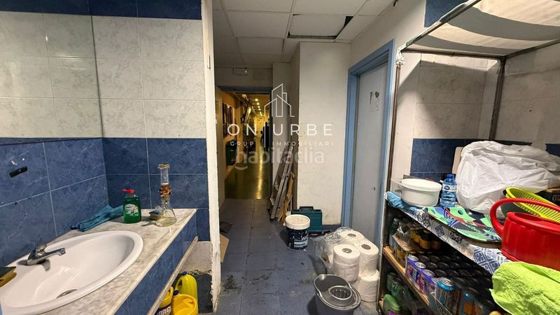 Foto 482c3d75-c3f5-4842-a368-6408fc52d74e. Local comercial a Sant Antoni Barcelona