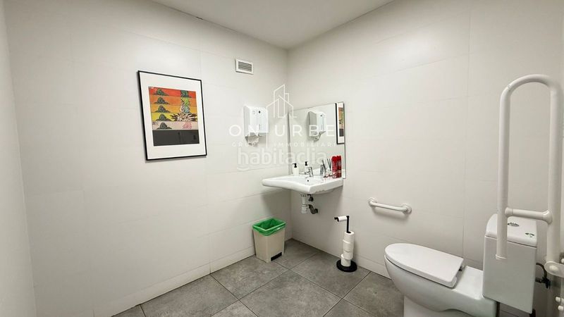 Foto 4bf24f5f-7a2a-42f0-a2a7-4d647994d16d. Local comercial a Sant Antoni Barcelona