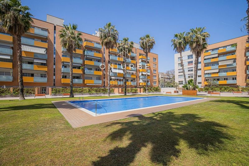 Foto 18199160-b59c-41ca-81f6-2341e1b3edef. Pis amb aparcament piscina a La Vila Olímpica del Poblenou Barcelona