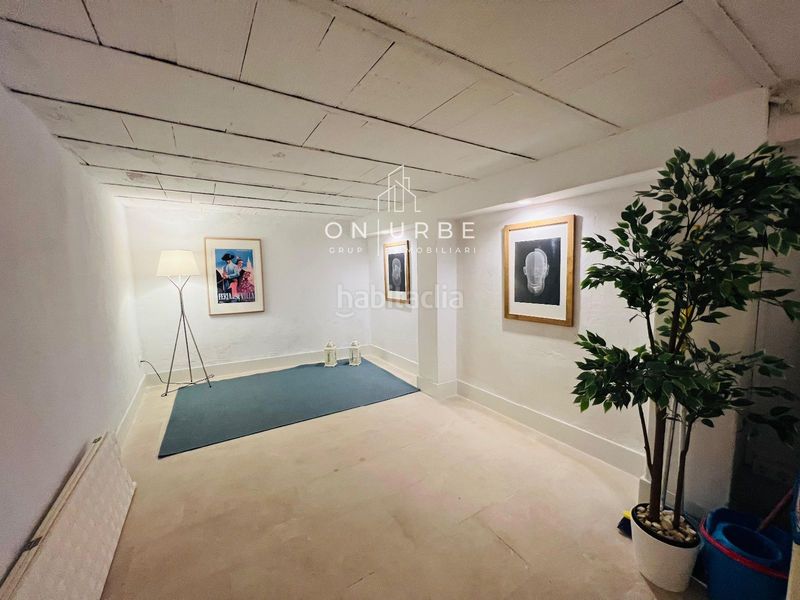 Foto fa2b3881-8bfe-4d57-b0c8-36b2cd7f2a73. Local comercial a Raval Barcelona
