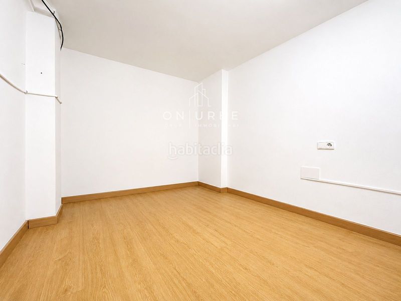 Foto e80a2688-5b43-4089-b5b5-483280616e10. Local comercial a Baix Guinardó Barcelona