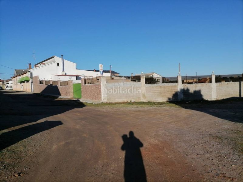 Foto d4bb07ea-a426-48b6-ad61-fe8cb27dc7be. Edifici a calle cervantes 11 a Fuentes de Oñoro