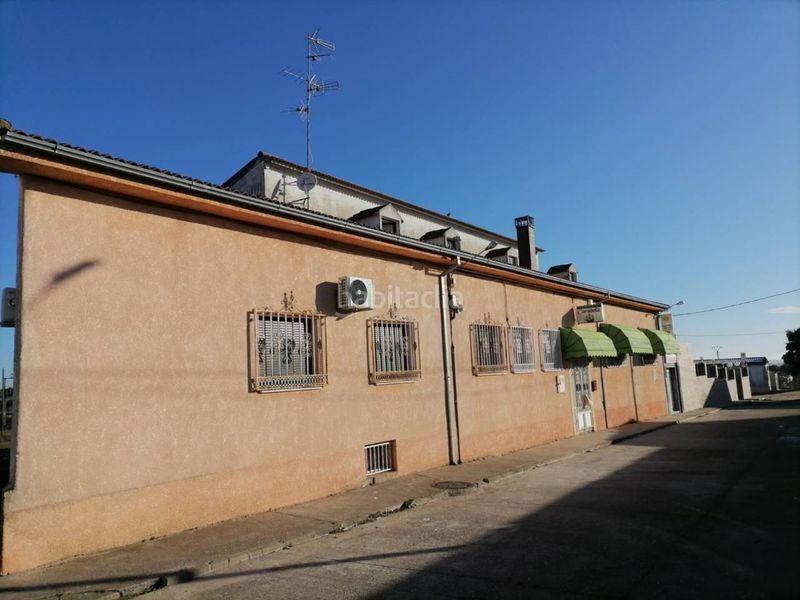 Foto e6e7c2d1-1ec1-4ce8-9084-1a39a51b7a86. Edifici a calle cervantes 11 a Fuentes de Oñoro