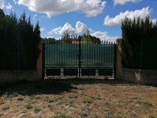 Terreny residencial a Plaza mayor 10. Se vende parcela de 1262m2 , tiene mucha agua de regadio , no ti