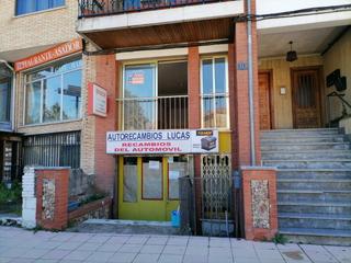 Local Comercial a Carretera de salamanca 28. Local comercial en venta
