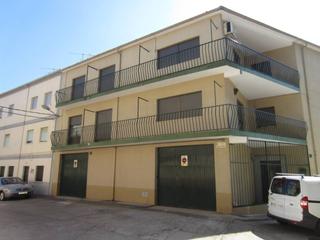 Edifici  Calle san blas. Superf. 429 m², útil 350 m², sola tiene 317 m² ,-  edificio : ti