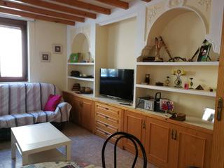 Piccolo appartamento in Calle guadiana 22. Local con 90 m2 dividido en apartamento y cochera , tiene salón