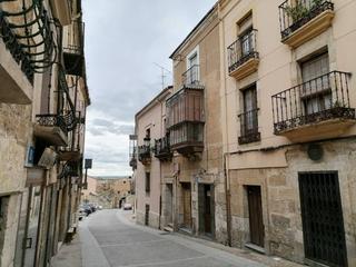 Edifici a Calle colada 16. Se vende edificio en la zona amurallada de ciudad rodrigo, el ed
