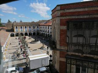 Piso en Calle almendro 10. Para entrar a vivir , zona de lujo . gran piso cntrico , frente