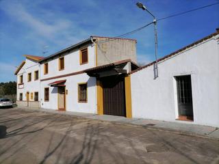 Masia en Calle los tilos 4. Se venden dos casas de lujo , una de ellas tiene 6 habitaciones