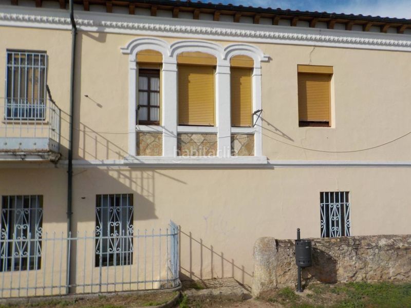 Foto f0ef2aaa-ae2e-4a11-8663-06f5e7506d2f. Edifici a calle enrique zarandieta 1 a Ciudad Rodrigo