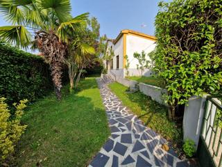 Casa a Calle voladero 56. Casa grande con buen jardin y patio interior