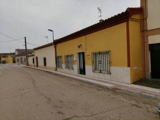 Casa aparellada a Calle camino estación 5. Casa adosada en venta en sancti-spíritus