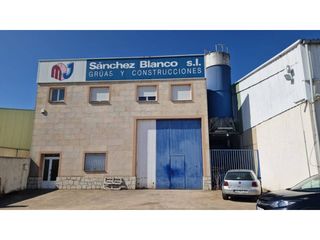 Industrial building  Calle carpinteros. Venta de local nave comercial en ciudad rodrigo
