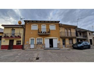 Haus  Plaza mayor. Venta  casa en la alberguería de argañán