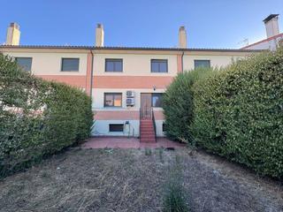 Haus  Pea de francia. Venta de una espaciosa casa en ciudad rodrigo