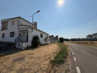 Maison  Agrupación de conejeras. Venta de una casa y parcela en conejera.