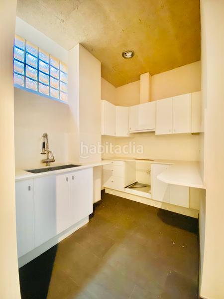 Foto ffb8bdcf-ec8b-4481-b1da-2abb3acd7c53. Lloguer local comercial a carrer sant pau 32 a Centre Figueres