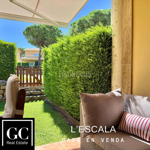 Foto 071783ef-18a2-4472-93f9-97dc2ecf3da8. Casa pareada oportunitat a l’escala en Port - La Clota - Puig Sec Escala (L´)