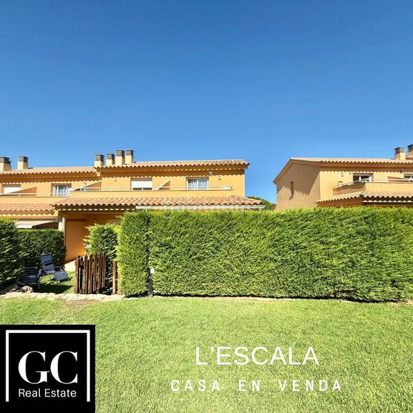Foto 0d513e46-18d2-4dd1-8e0e-5b816f6c8758. Casa pareada oportunitat a l’escala en Port - La Clota - Puig Sec Escala (L´)
