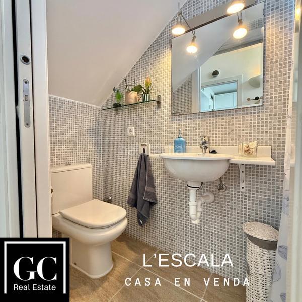 Foto 0fa98eea-c242-4ccf-9c86-02088cb1155f. Casa pareada oportunitat a l’escala en Port - La Clota - Puig Sec Escala (L´)