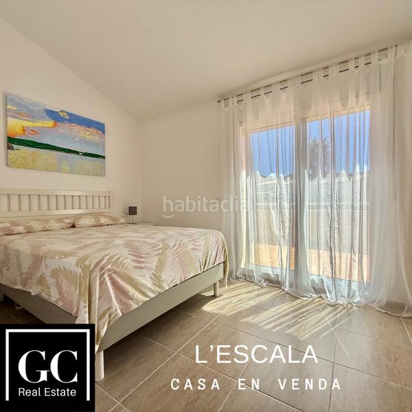 Foto 634cddd1-3d96-47b3-b261-dcc3050432f5. Casa pareada oportunitat a l’escala en Port - La Clota - Puig Sec Escala (L´)