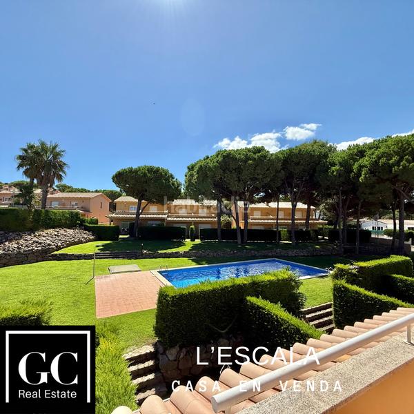 Foto 72f03500-4724-4ad3-a1a8-bab882ac6404. Casa pareada oportunitat a l’escala en Port - La Clota - Puig Sec Escala (L´)