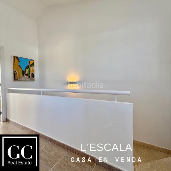 Foto 80600cc6-2498-4282-bc16-c32f9345bed2. Casa pareada oportunitat a l’escala en Port - La Clota - Puig Sec Escala (L´)