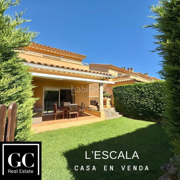 Foto 80c0b147-ee31-4a64-be66-b47e733ad593. Casa pareada oportunitat a l’escala en Port - La Clota - Puig Sec Escala (L´)