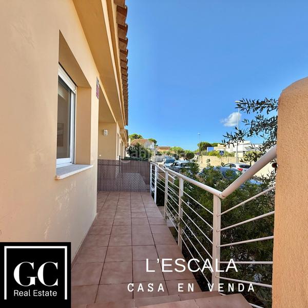 Foto a6e51e44-d1df-43d4-a86b-fc8c1d62b6c8. Casa pareada oportunitat a l’escala en Port - La Clota - Puig Sec Escala (L´)