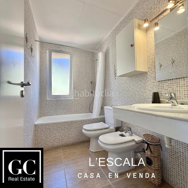 Foto ba1f8192-c1f6-44d9-904b-5408d74bfc63. Casa pareada oportunitat a l’escala en Port - La Clota - Puig Sec Escala (L´)