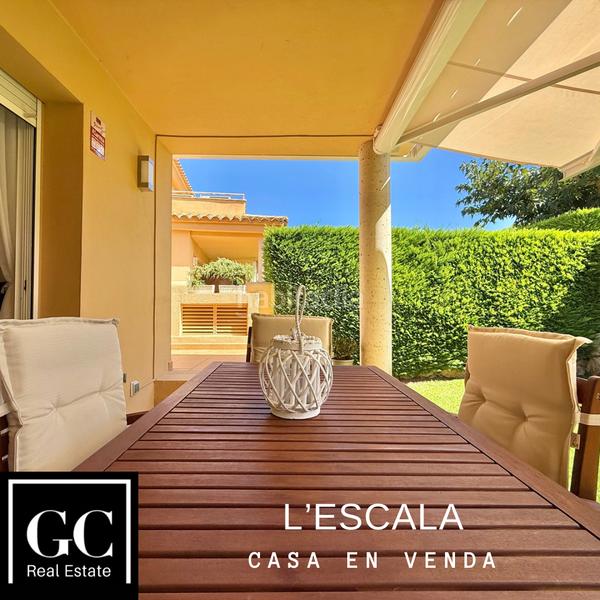 Foto bc80e960-c903-4ce1-a8c3-26998b6a592a. Casa pareada oportunitat a l’escala en Port - La Clota - Puig Sec Escala (L´)