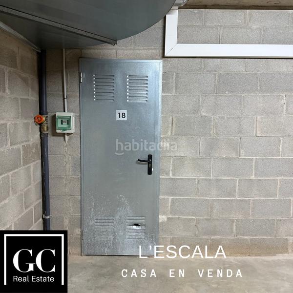 Foto e85ea91d-2471-4662-9d40-92dff82c63db. Casa pareada oportunitat a l’escala en Port - La Clota - Puig Sec Escala (L´)