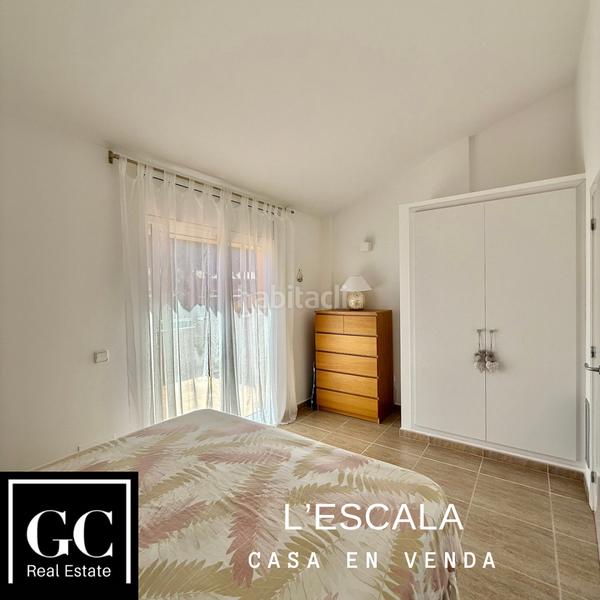 Foto f138fb82-2fc7-4401-803a-5183f2e00f82. Casa pareada oportunitat a l’escala en Port - La Clota - Puig Sec Escala (L´)