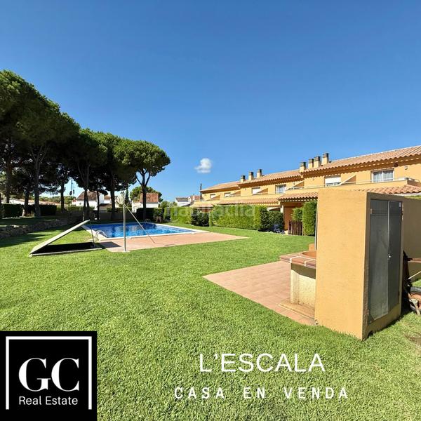Foto f179a3f3-a58e-4566-a465-82e8857340ee. Casa pareada oportunitat a l’escala en Port - La Clota - Puig Sec Escala (L´)