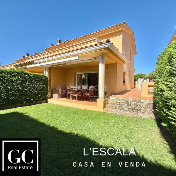 Foto f25bc629-13f4-43e4-91d8-290df61c8980. Casa pareada oportunitat a l’escala en Port - La Clota - Puig Sec Escala (L´)