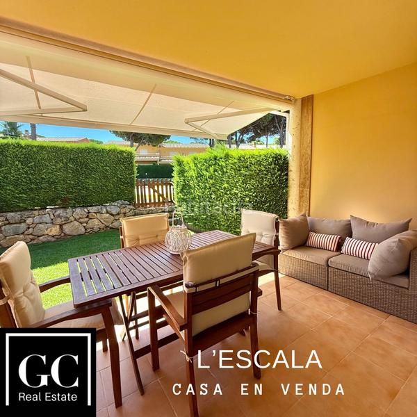 Foto f3f51878-2409-4ed8-b466-4623bd9dedd6. Casa pareada oportunitat a l’escala en Port - La Clota - Puig Sec Escala (L´)