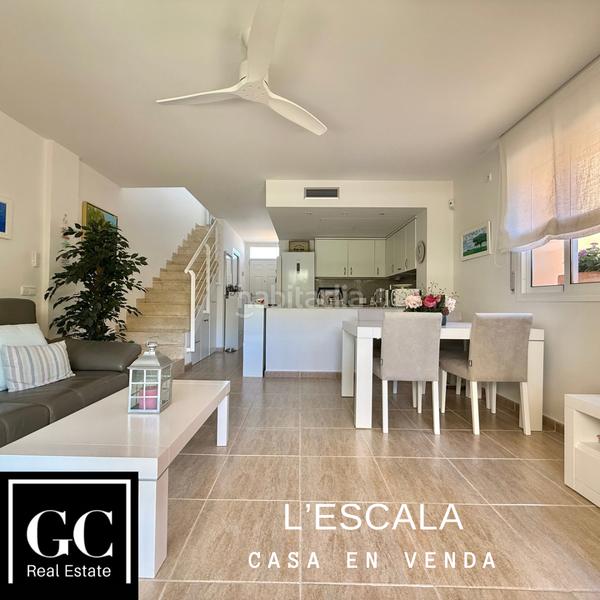 Foto fe396ad7-377d-4d02-9d94-8bd25aa148e5. Casa pareada oportunitat a l’escala en Port - La Clota - Puig Sec Escala (L´)