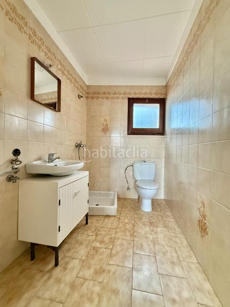 Foto 0307b5ce-2b40-40db-b380-5bb86cc59961. Masia amb xemeneia calefacció aparcament a Borrassà